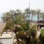 Elizabeth Beach Apartment With Seaviews!