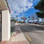 Carihuela En Primera Linea De Playa Con Vistas Y Garaje! C