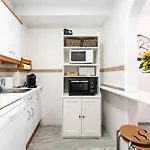 50 Meters From The Beach, 1 Bedroom With Parking
