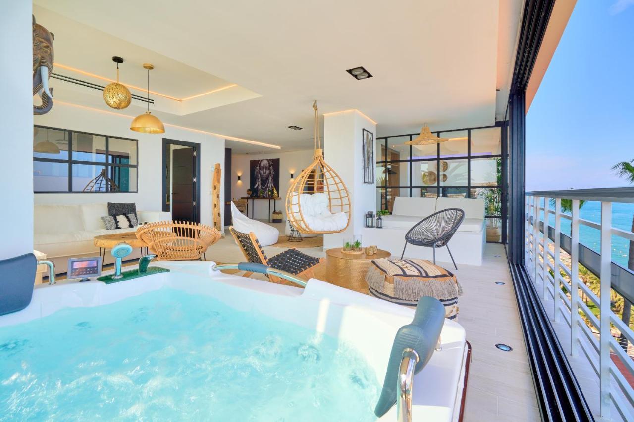 Savanna Beach. Amazing With Jacuzzi
