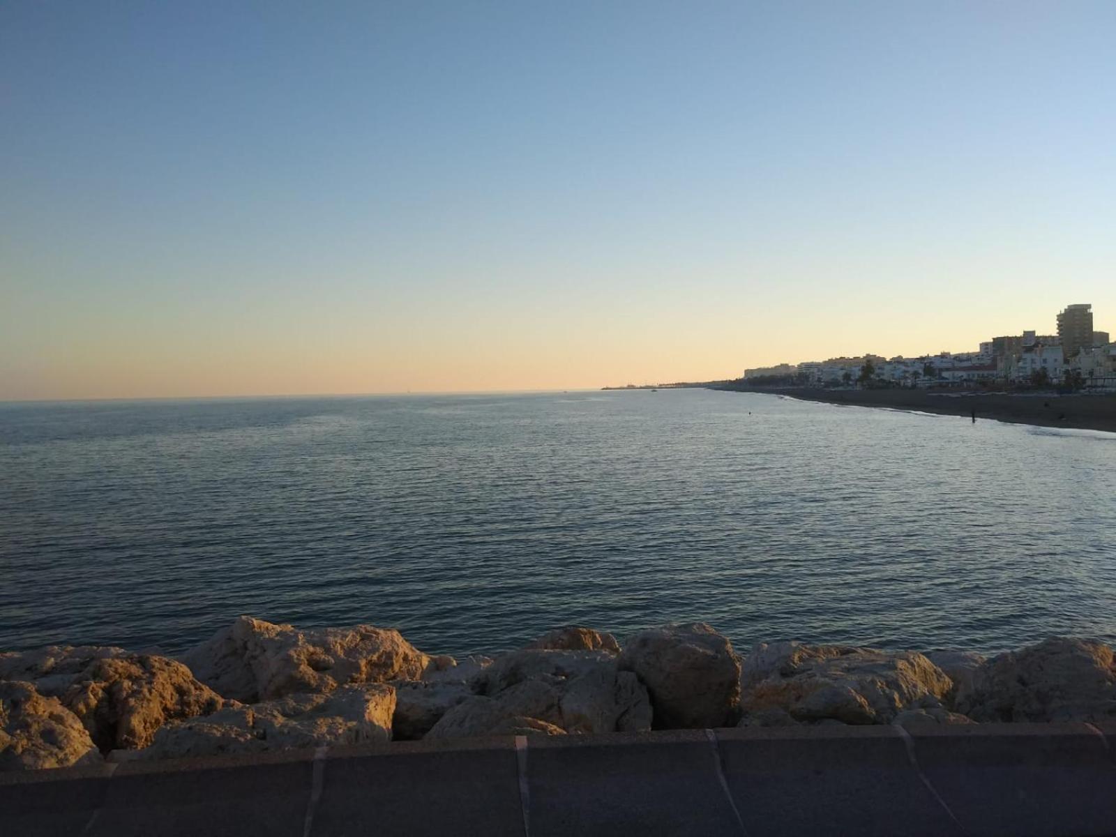 Apartment Nuevo Roca Chica, Primera Linea Playa,torremolinos