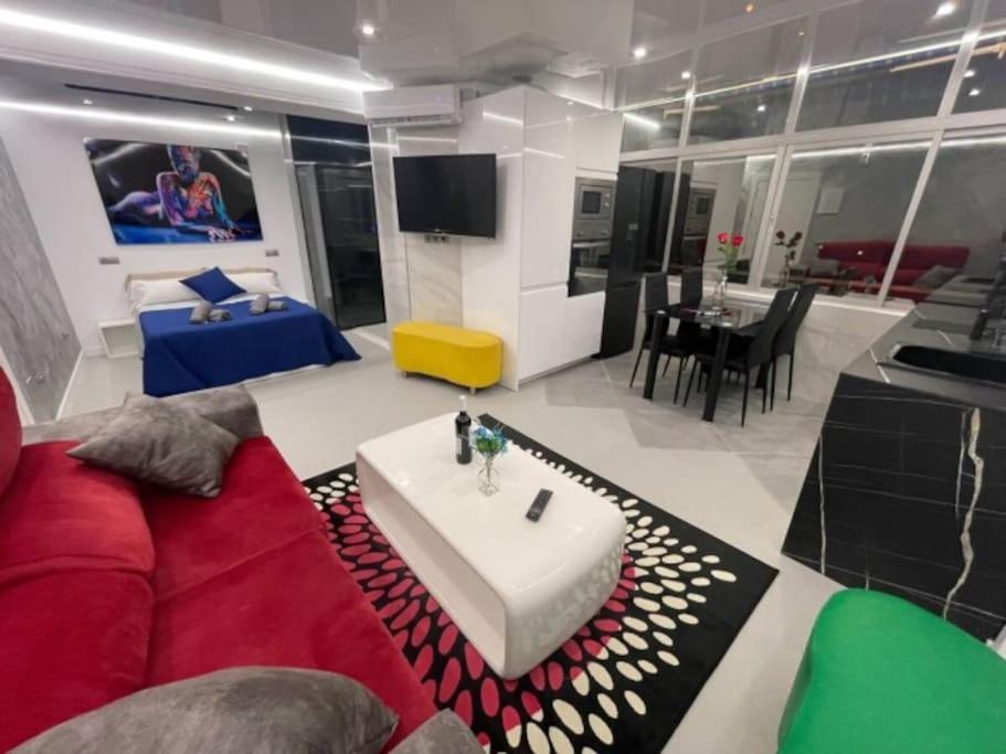 True Colours , Center By Namaste Elite Apartamento
