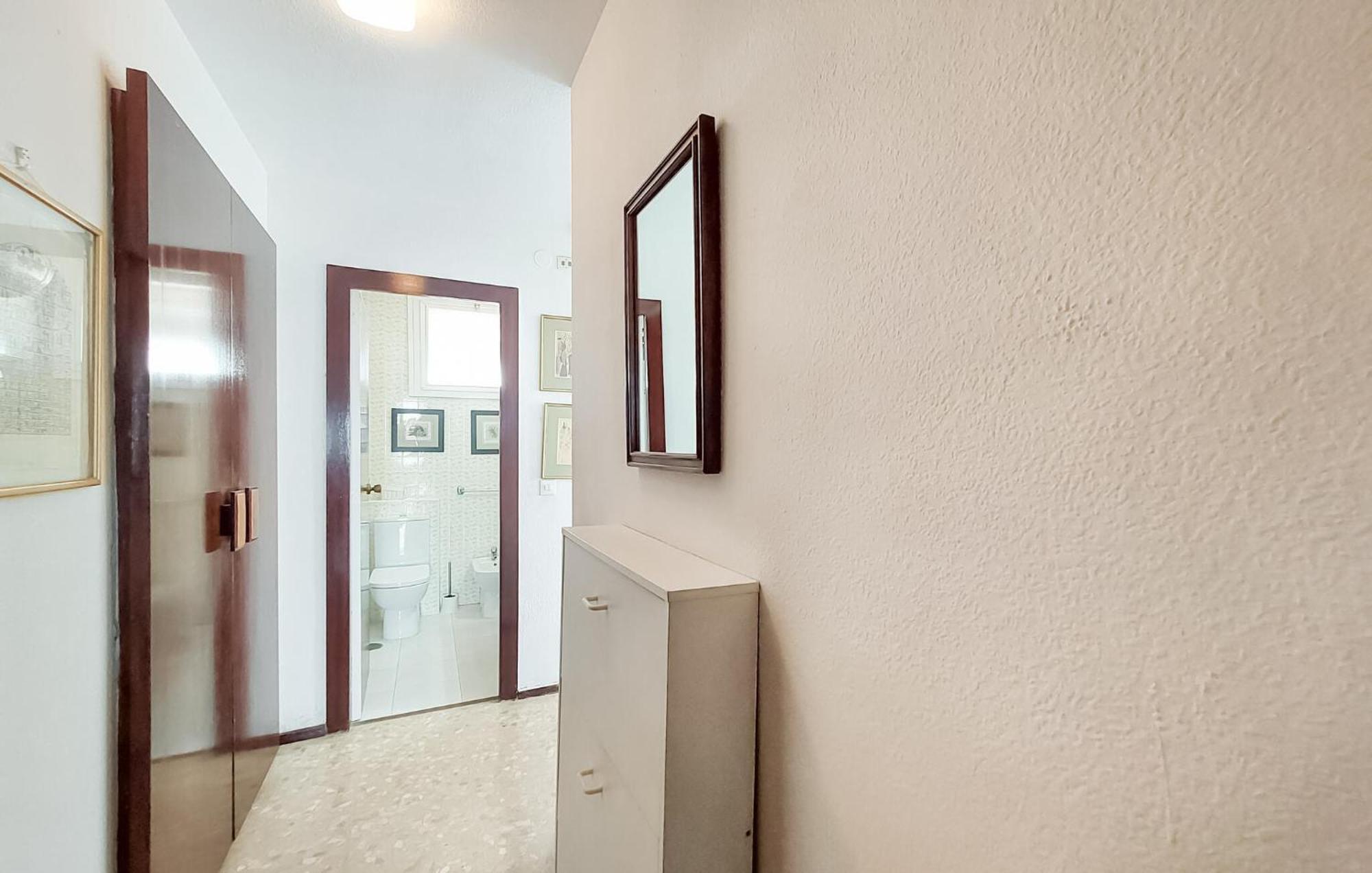 Apartamento Stunning In With Kitchen