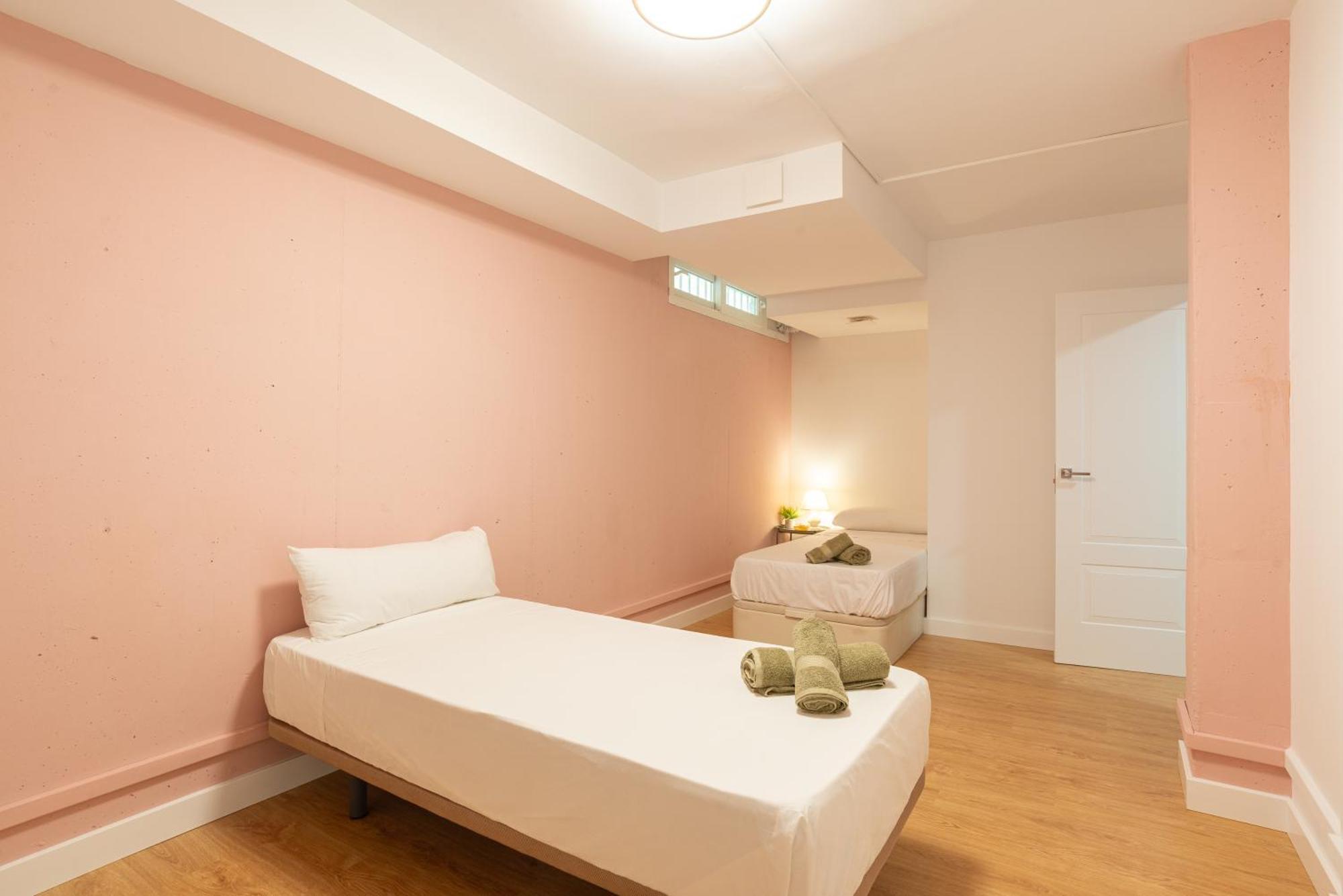 Valentina - Renovated On Alamos Villa *