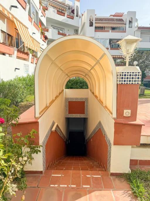 One Bed Apt, Terrace, Sea And Pool View, Walk To *
