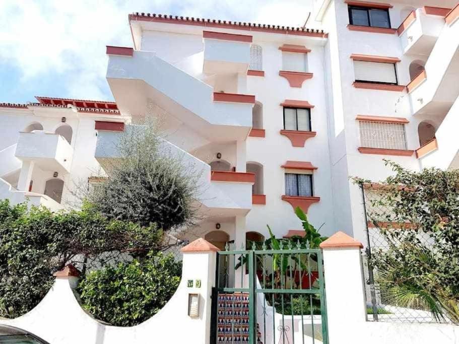 One Bed Apt, Terrace, Sea And Pool View, Walk To