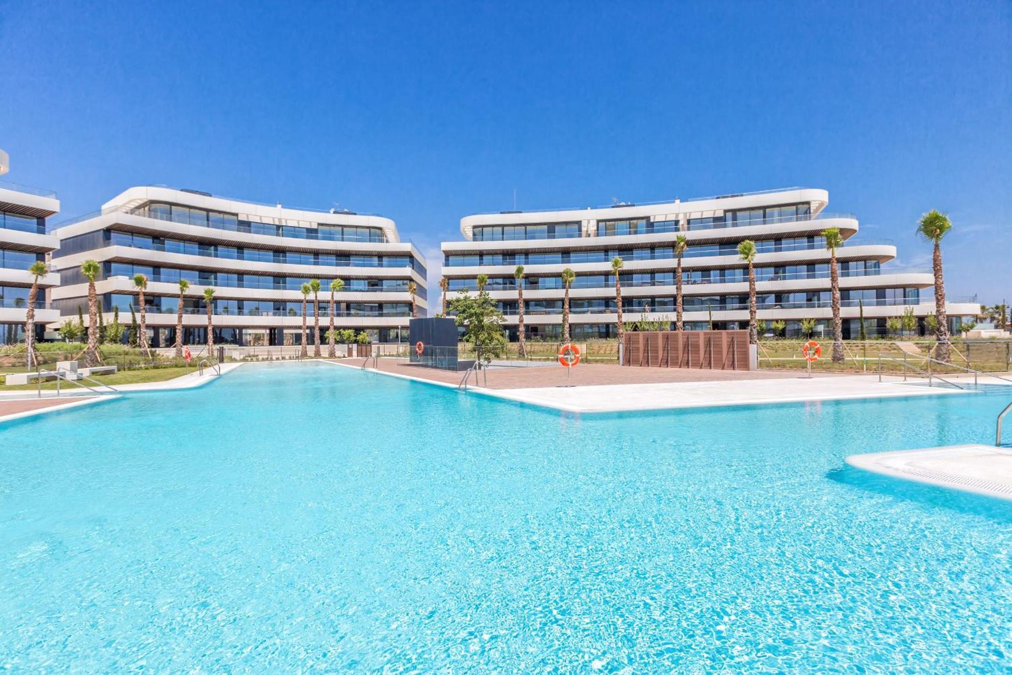 Vivi Homes - Mali Pool, Jacuzzi, Garden, Gym & Sea View Apartment *