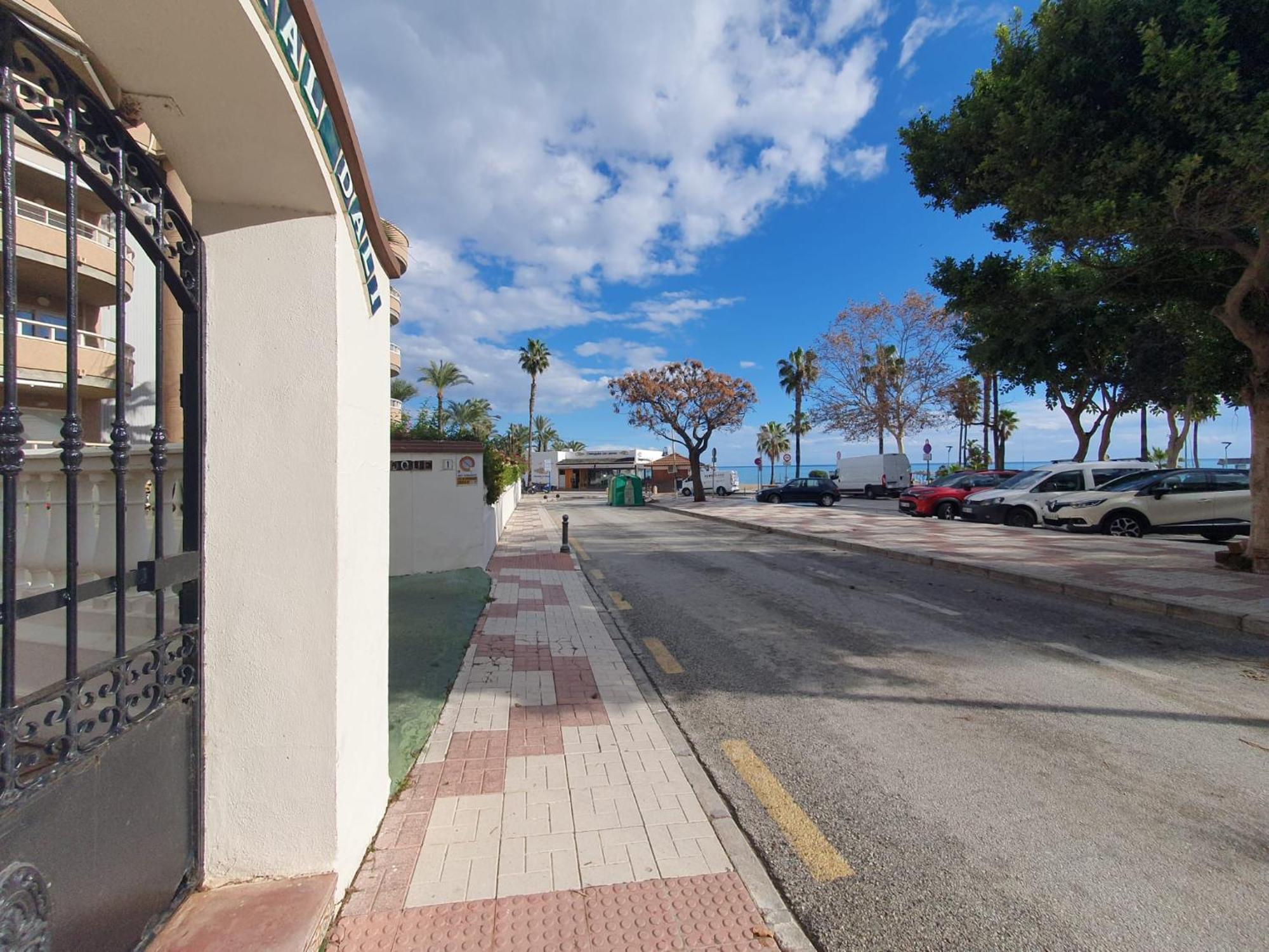 Apartamento Carihuela En Primera Linea De Playa Con Vistas Y Garaje! C