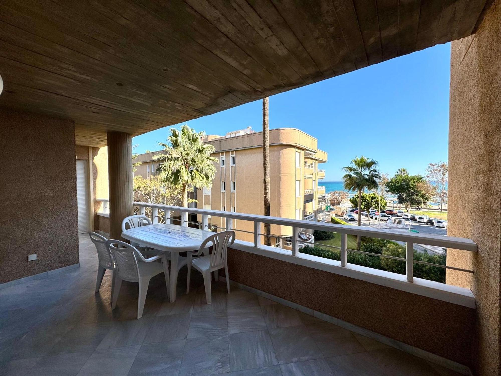 Carihuela En Primera Linea De Playa Con Vistas Y Garaje! C Apartamento