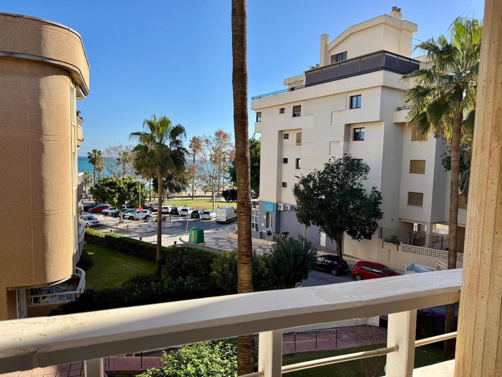 Apartamento Carihuela En Primera Linea De Playa Con Vistas Y Garaje! C *