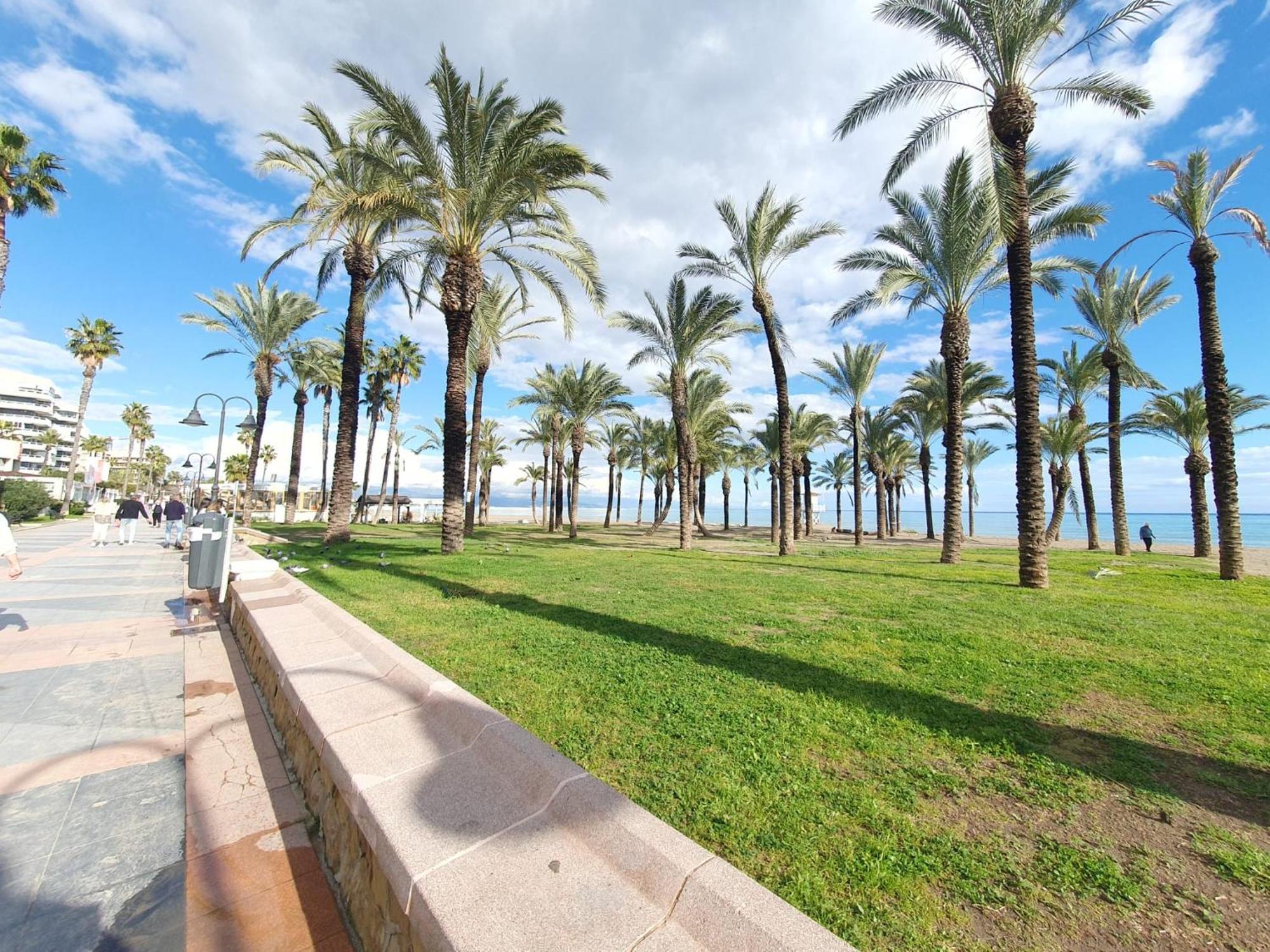Apartamento Carihuela En Primera Linea De Playa Con Vistas Y Garaje! C Torremolinos