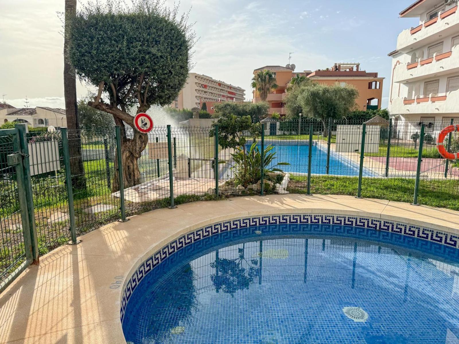 One Bed Apt, Terrace, Sea And Pool View, Walk To Torremolinos