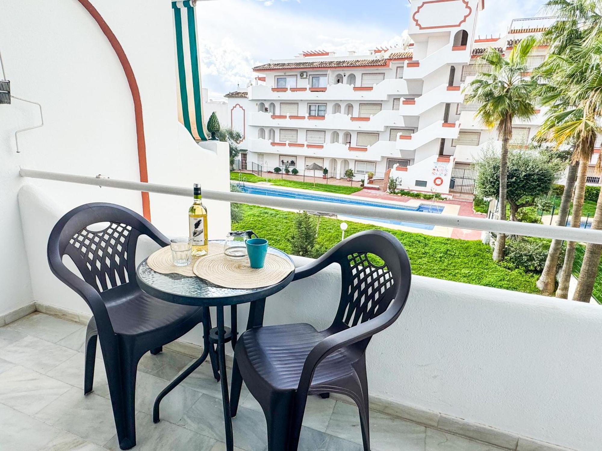 One Bed Apt, Terrace, Sea And Pool View, Walk To
