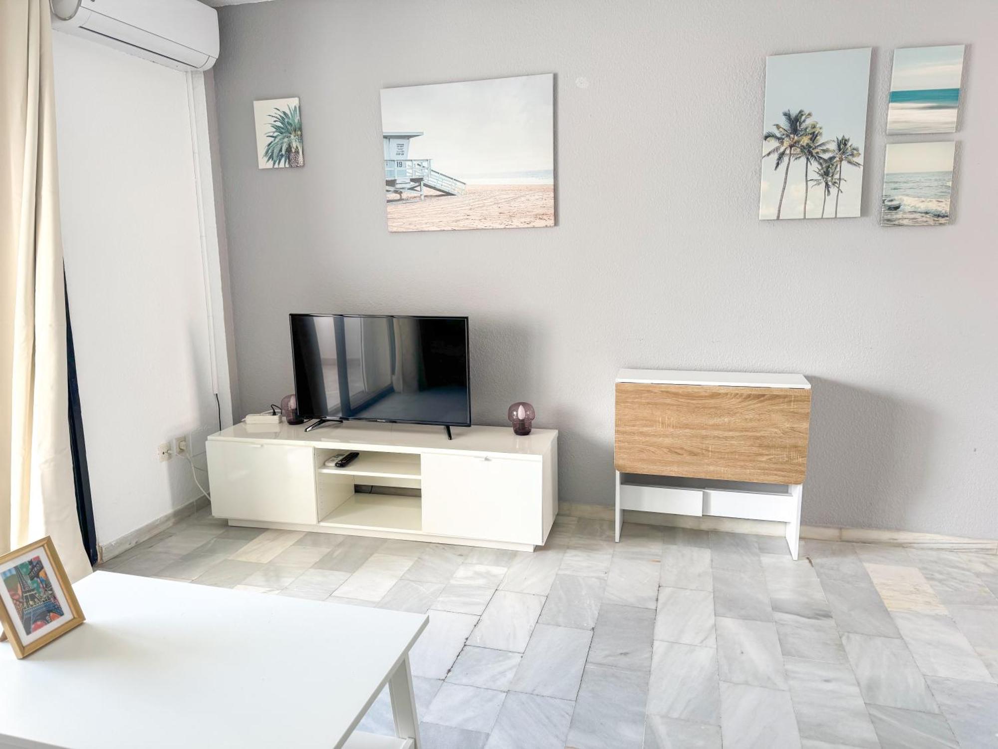 One Bed Apt, Terrace, Sea And Pool View, Walk To *