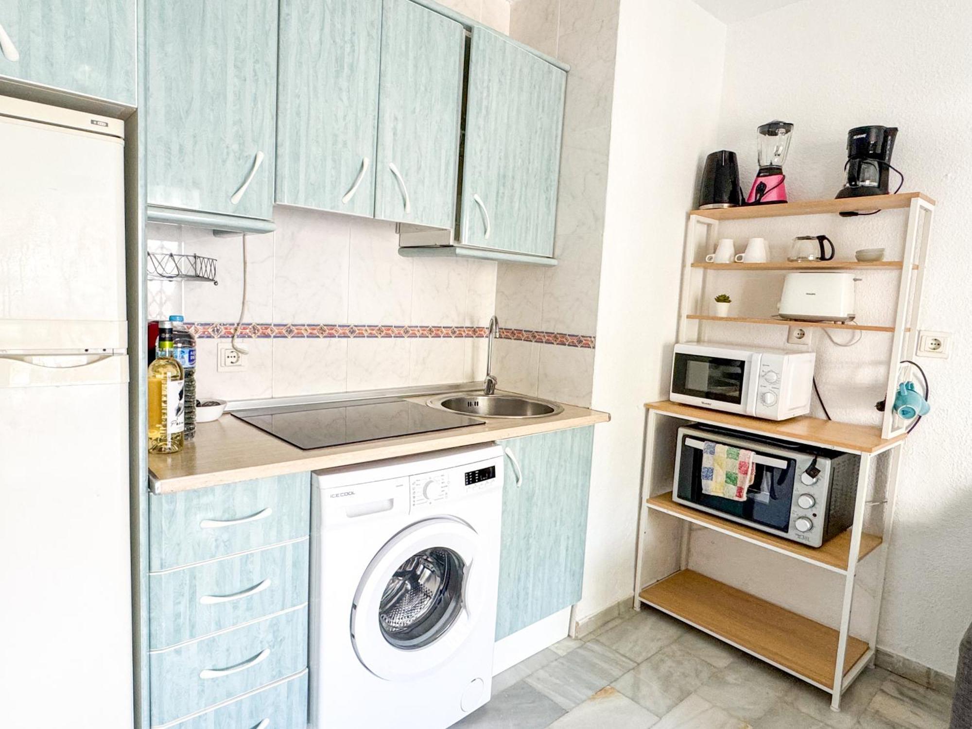 One Bed Apt, Terrace, Sea And Pool View, Walk To Torremolinos