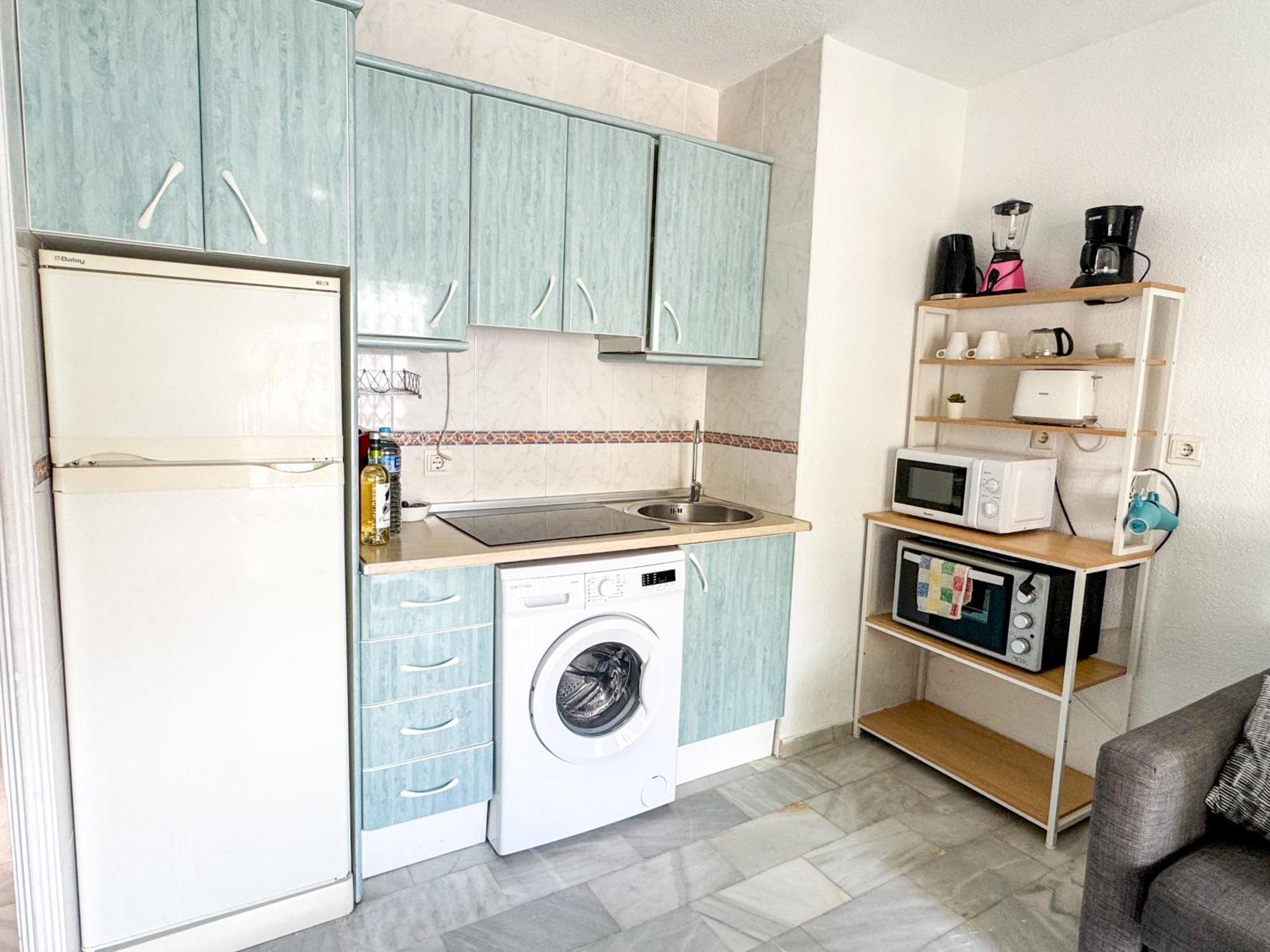 One Bed Apt, Terrace, Sea And Pool View, Walk To Apartamento Torremolinos