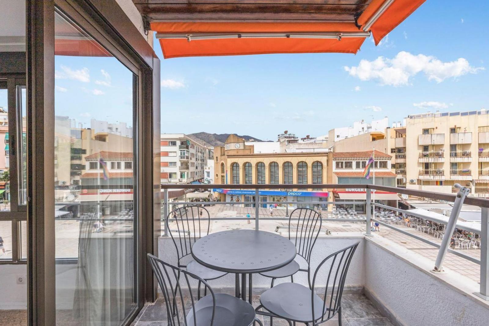 Nogalera Rainbow 2-bedroom Apartment, Pool And Parking By Namaste Elite * Torremolinos