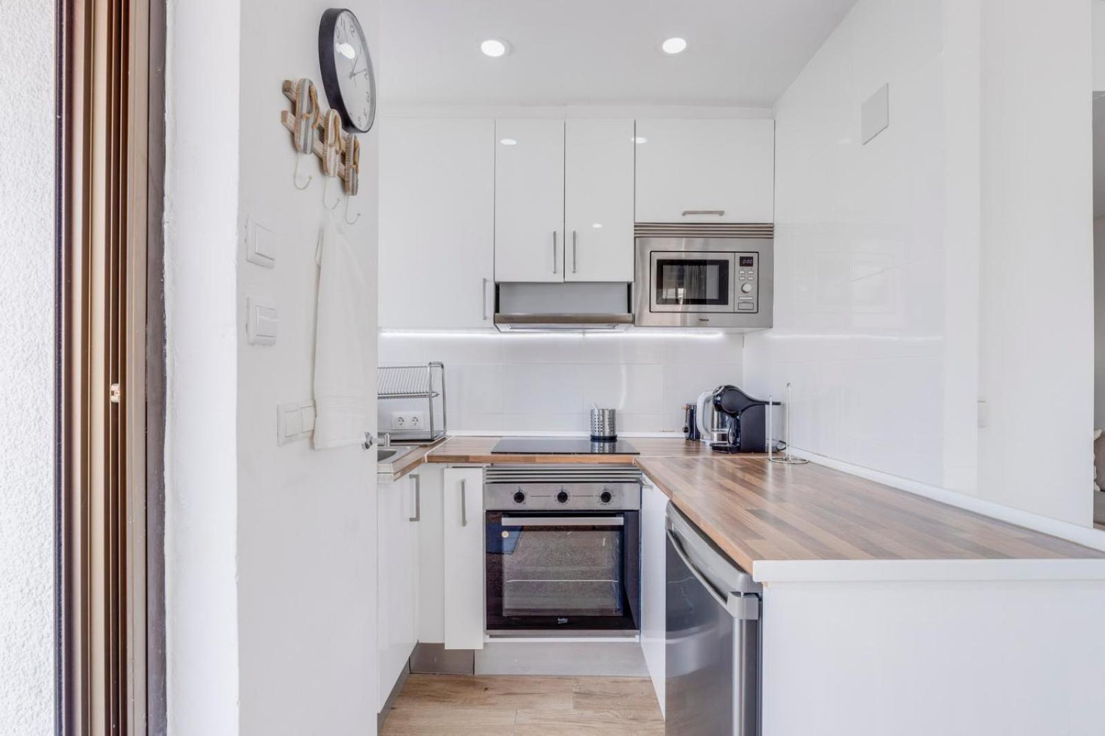 Nogalera Rainbow 2-bedroom Apartment, Pool And Parking By Namaste Elite *