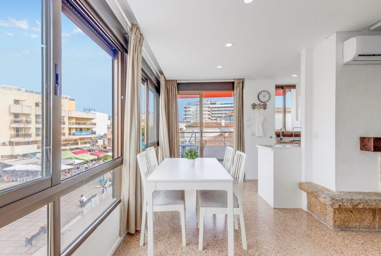Nogalera Rainbow 2-bedroom Apartment, Pool And Parking By Namaste Elite Torremolinos