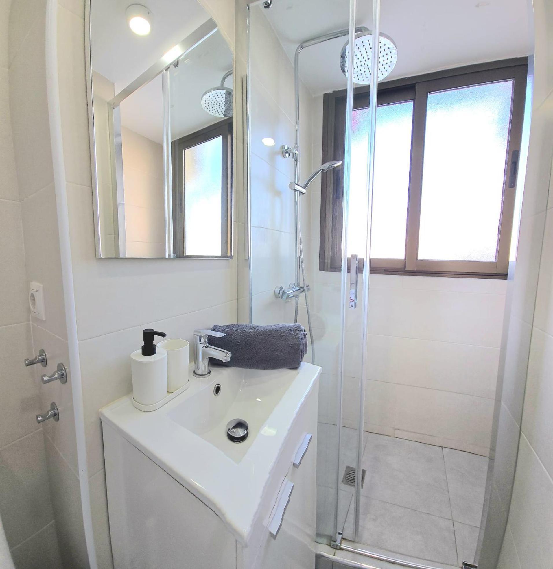 Nogalera Rainbow 2-bedroom Apartment, Pool And Parking By Namaste Elite Torremolinos