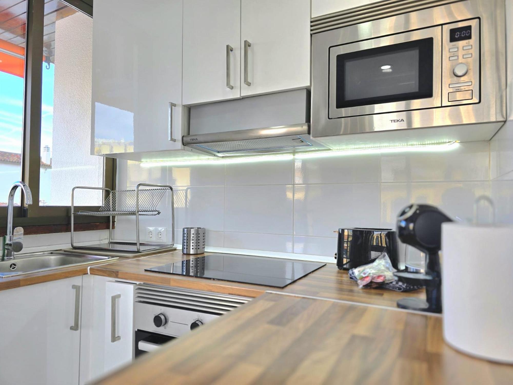 Nogalera Rainbow 2-bedroom Apartment, Pool And Parking By Namaste Elite
