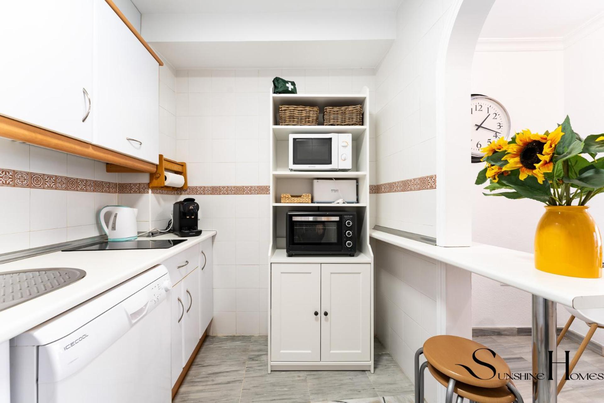 50 Meters From The Beach, 1 Bedroom With Parking * Torremolinos