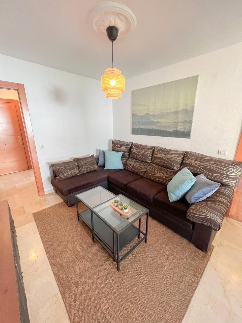 Large & Cozy Centrally Apartment *