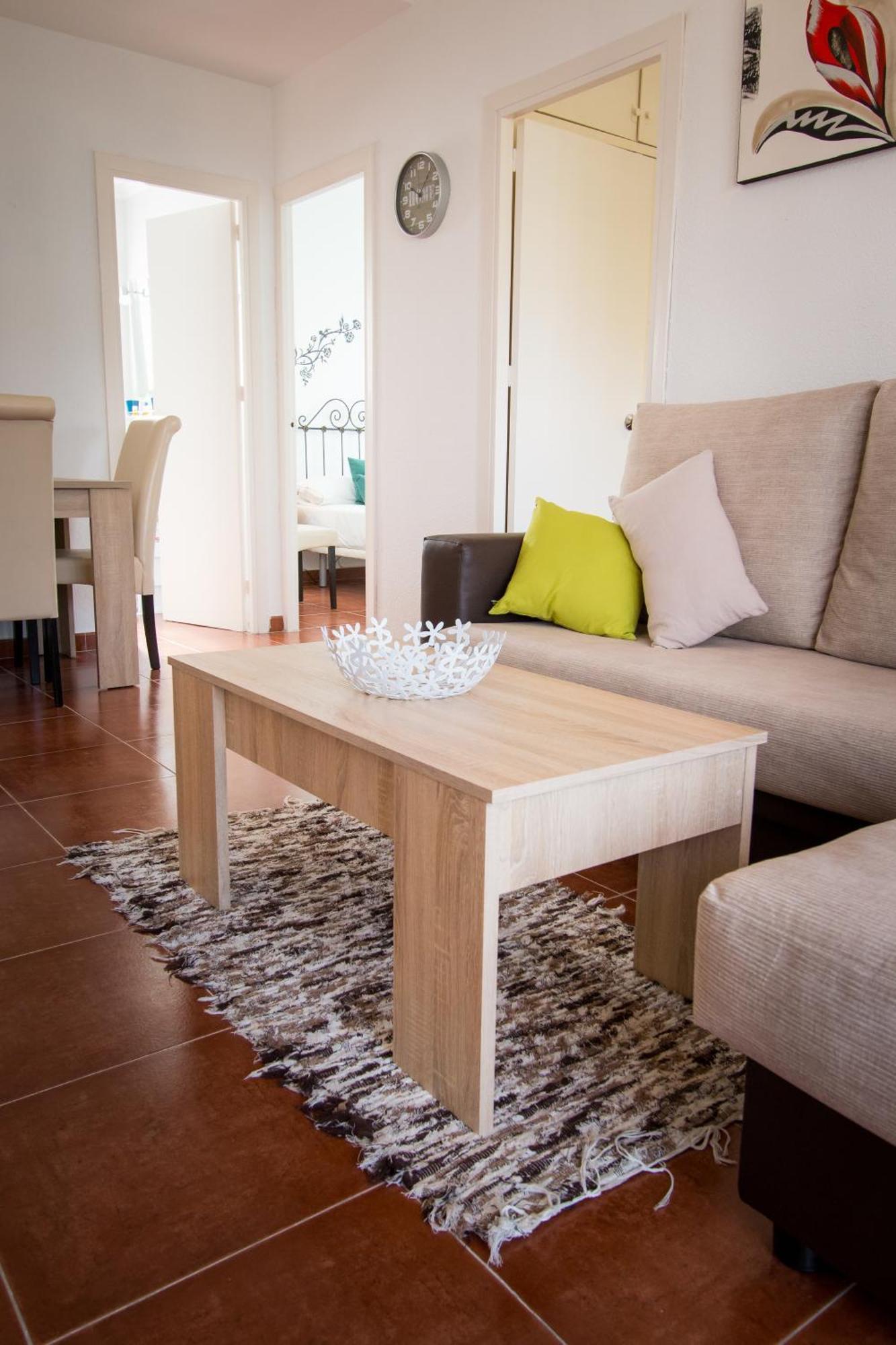 Holidays2torremolinos De 3 Con Terraza Y Piscina Comunitaria Apartamento *