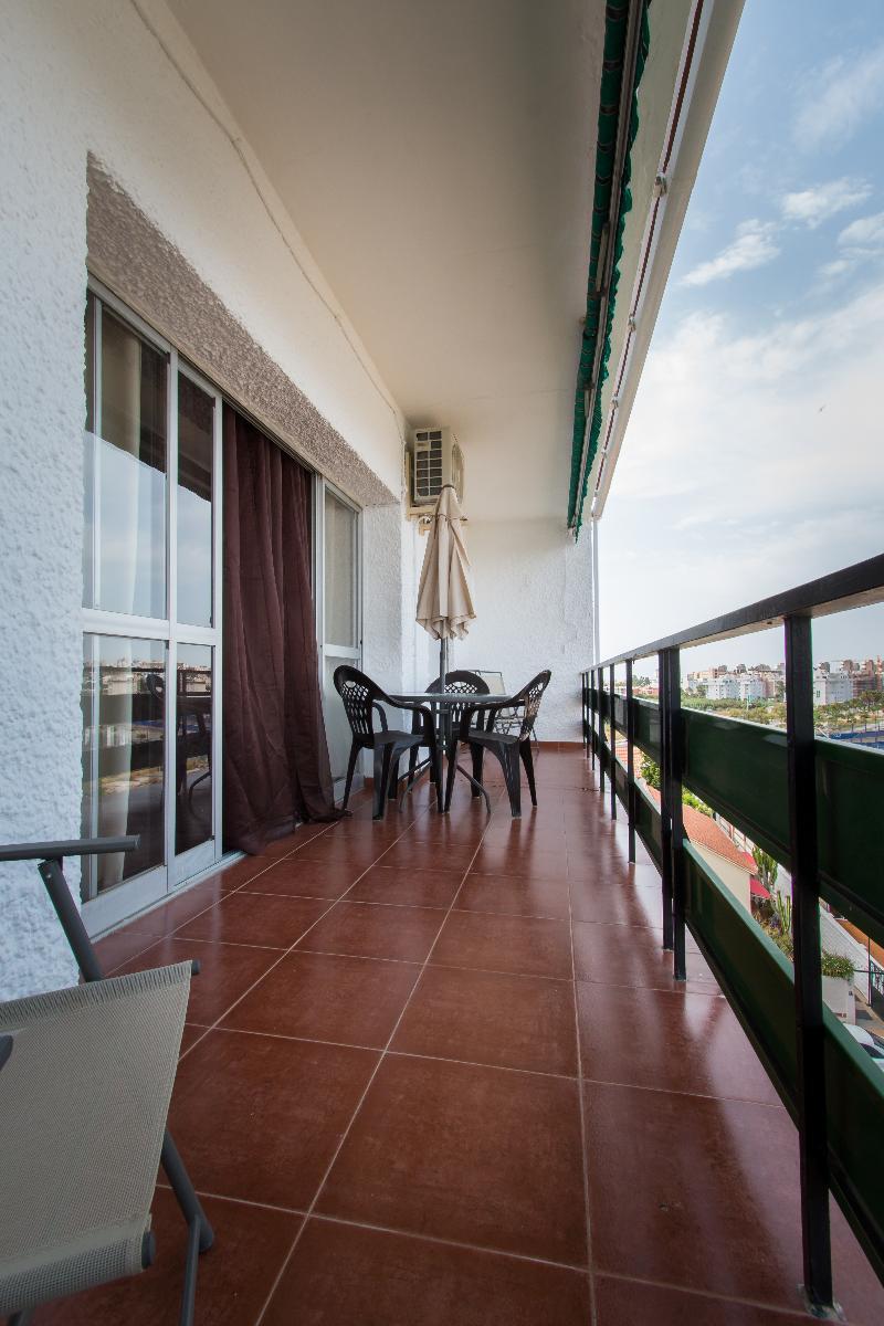 Holidays2torremolinos De 3 Con Terraza Y Piscina Comunitaria Apartamento
