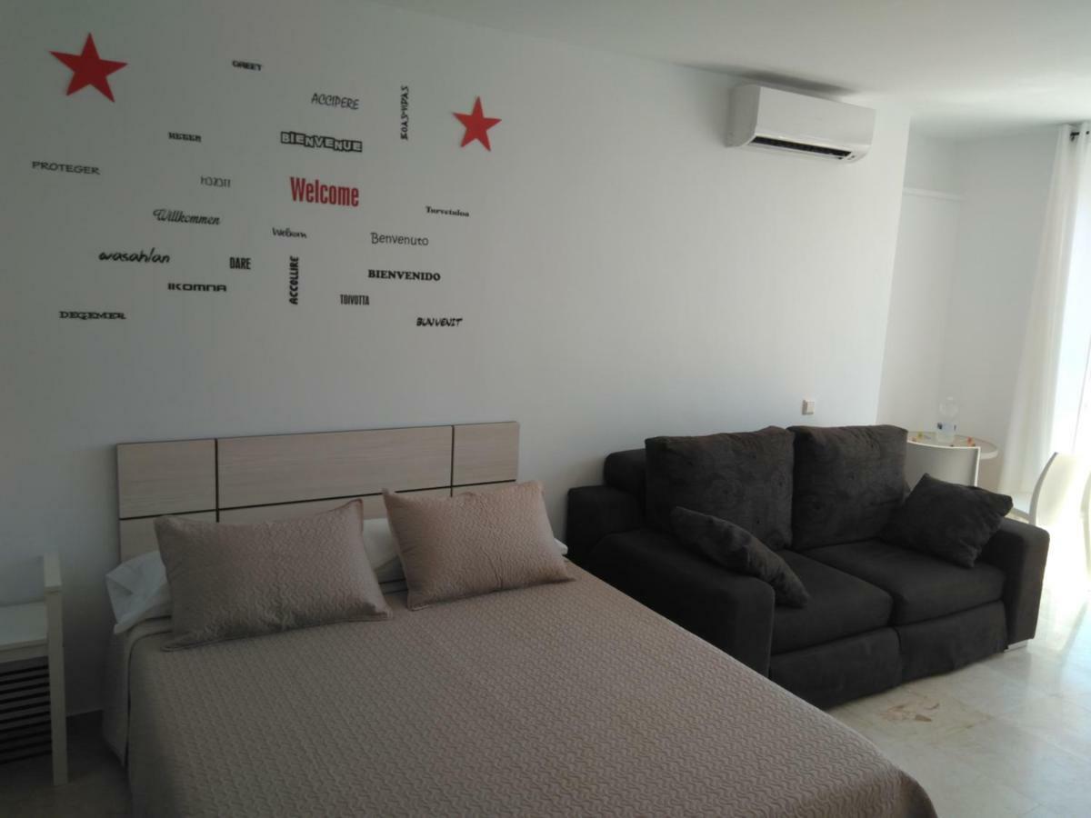 Apartment Nuevo Roca Chica, Primera Linea Playa,torremolinos *