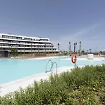 Espectacular bajo con jardín en 1ª línea de playa