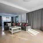 Modern Beach Villa With Parking And Private Pool