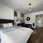 Lux Apartment By Namaste Elite
