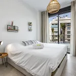 Vivi Homes - Rembrandt Pool, Sauna, Gym & Sea View
