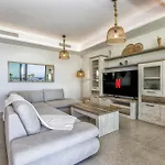 Vivi Homes - Mali Pool, Jacuzzi, Garden, Gym & Sea View