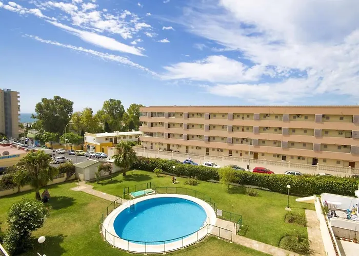 Lovely Apartment In Torremolinos Views Of The Sea, Pool, Terrace, Sofa Bed And Fully Equipped Kitchen