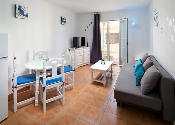 Cozy Apartment Near The Beach In La Carihuela B
