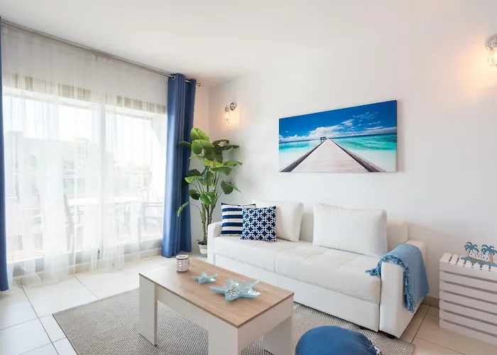 Hill Apartment With Terrace, Parking, Pool & Paddle Court