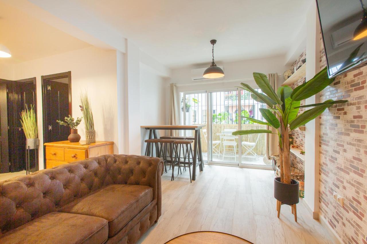 Vintage Movie The Luxury By Namaste Elite Apartment *