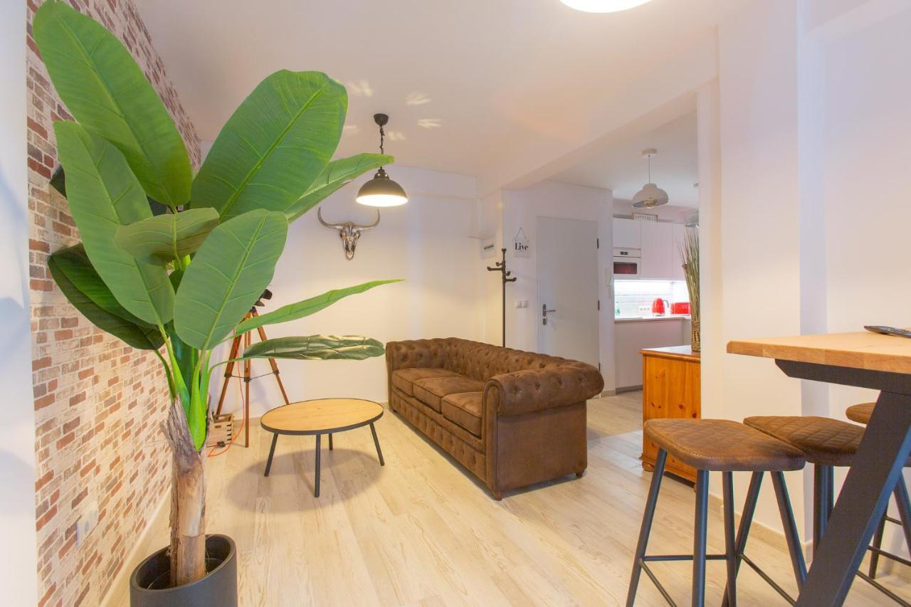 Vintage Movie The Luxury By Namaste Elite Apartment
