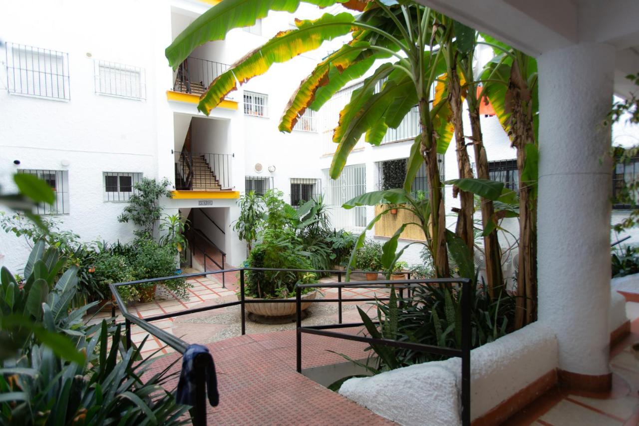 Vintage Movie The Luxury By Namaste Elite Apartment *