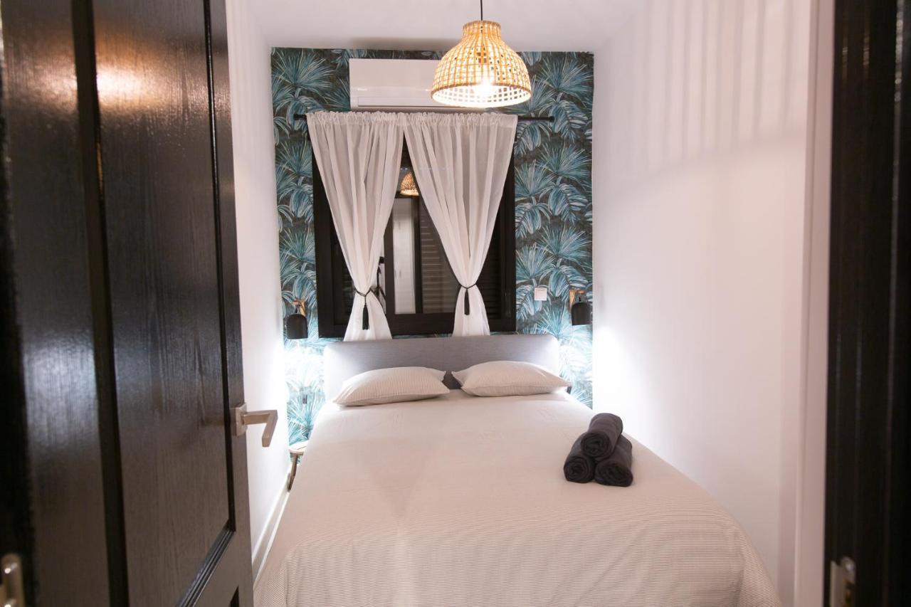 Vintage Movie The Luxury By Namaste Elite Apartment