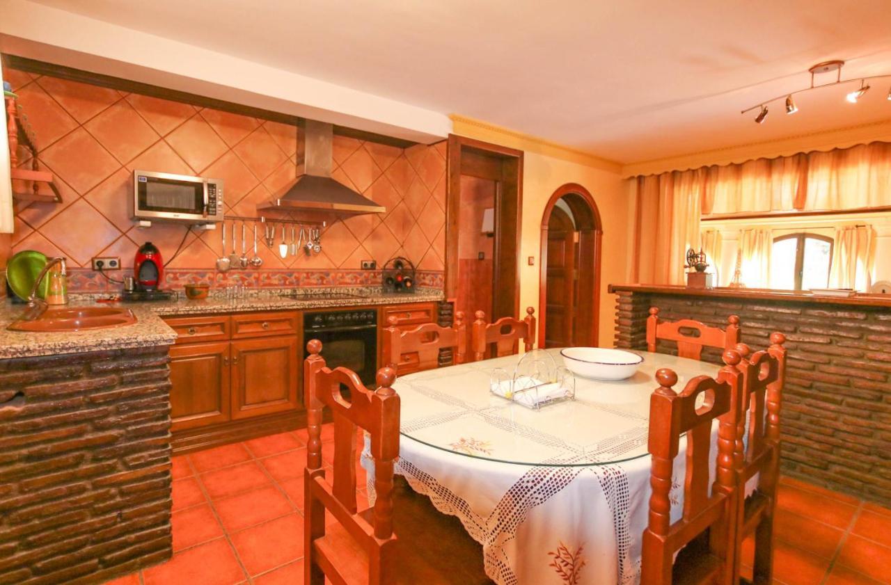 Tess Gorilla Villa *