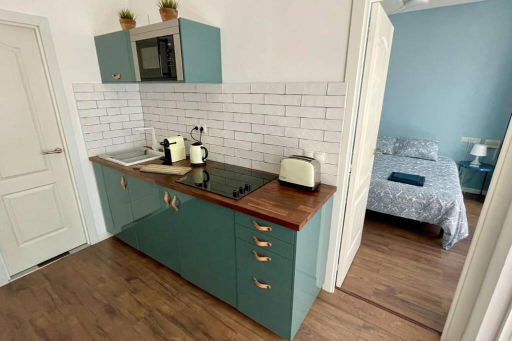 Apartamento Apartment in Pasaje Begoña, Torremolinos Centre *