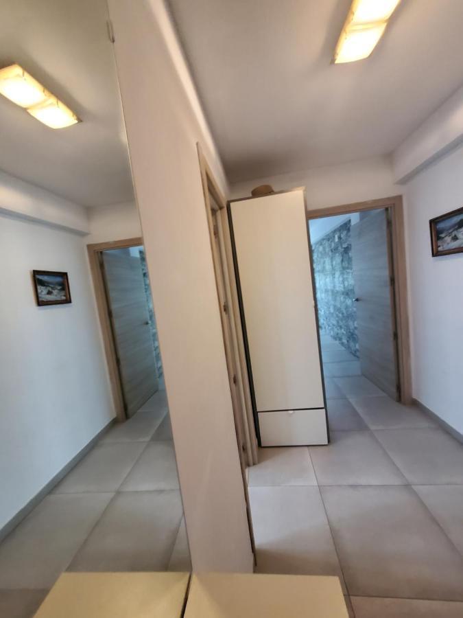 Selina Apartment *