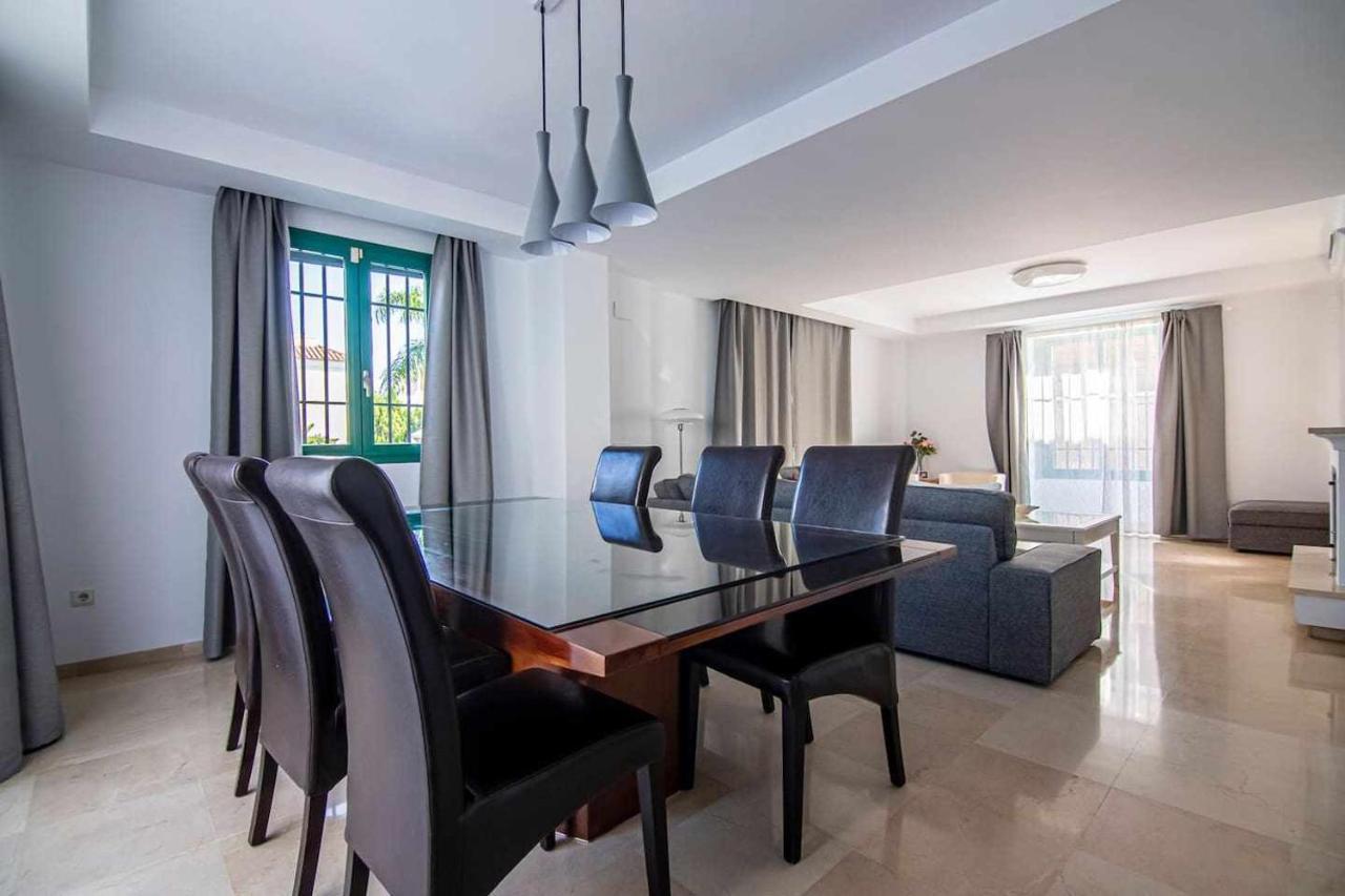 Modern With Parking And Private Pool