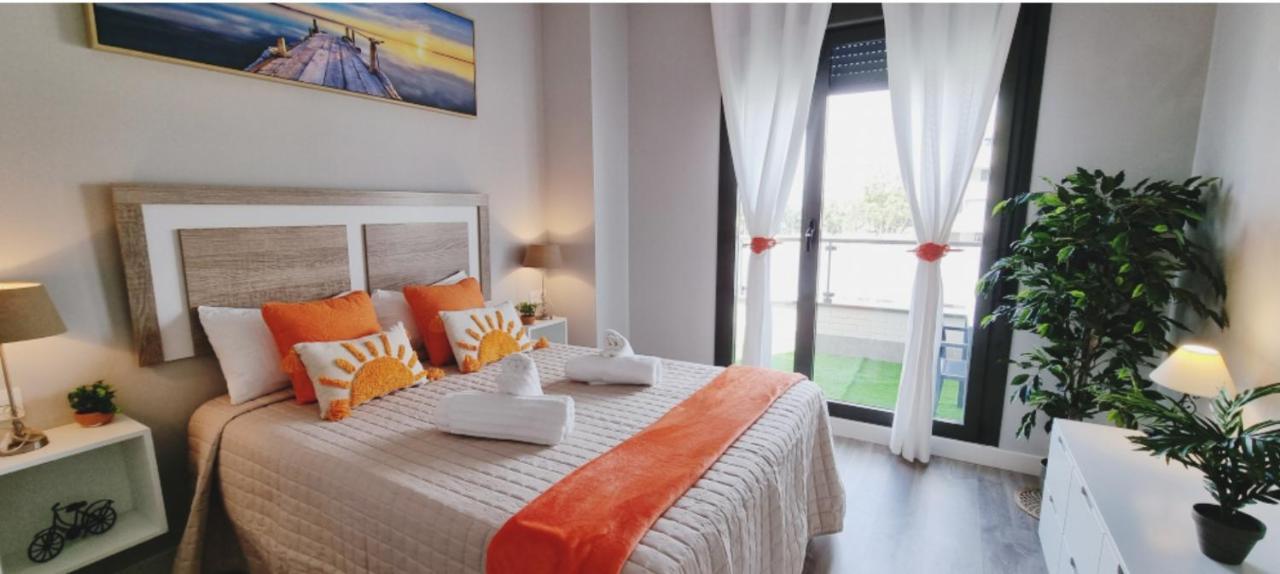 Excellent Location- Beach, Pool, Telework, 2 Bikes, Parking & Wifi Gratis At 