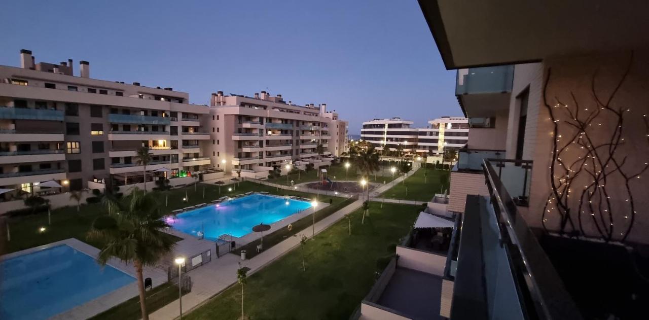 Apartment Excellent Location- Beach, Pool, Telework, 2 Bikes, Parking & Wifi Gratis At 
