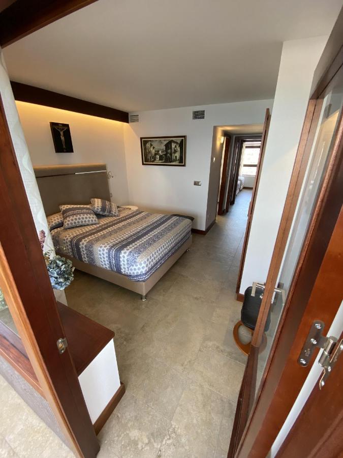 Exclusive Beachfront - Pool - Paddle - Tenis - Wifi - Aircon Apartment Torremolinos
