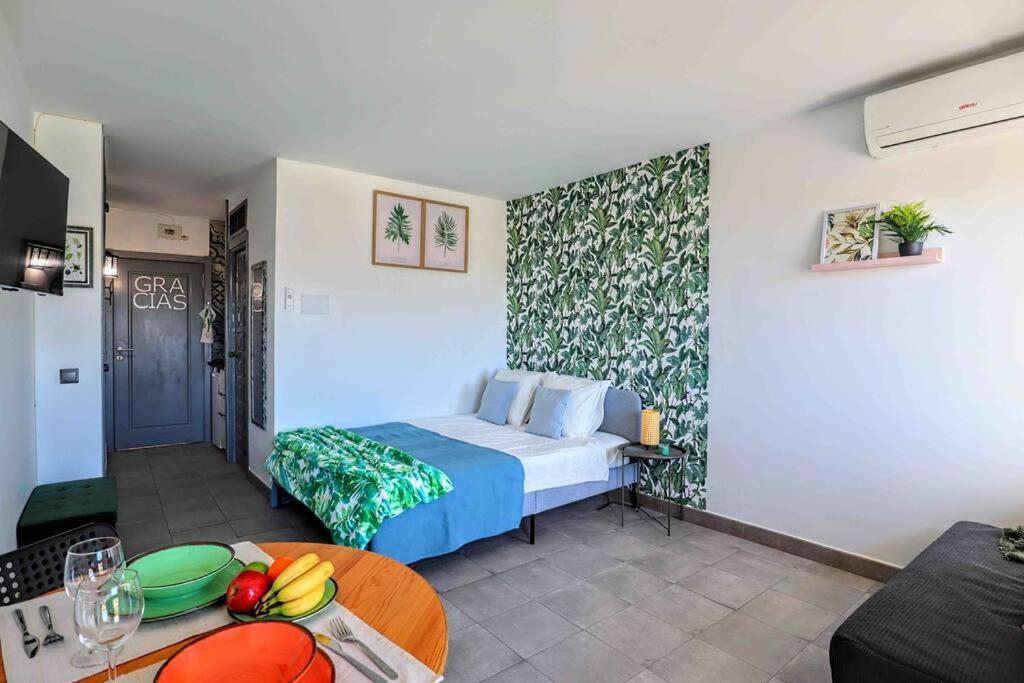 Cozy Palmeras - Wifi, Ac, Pool Apartment *